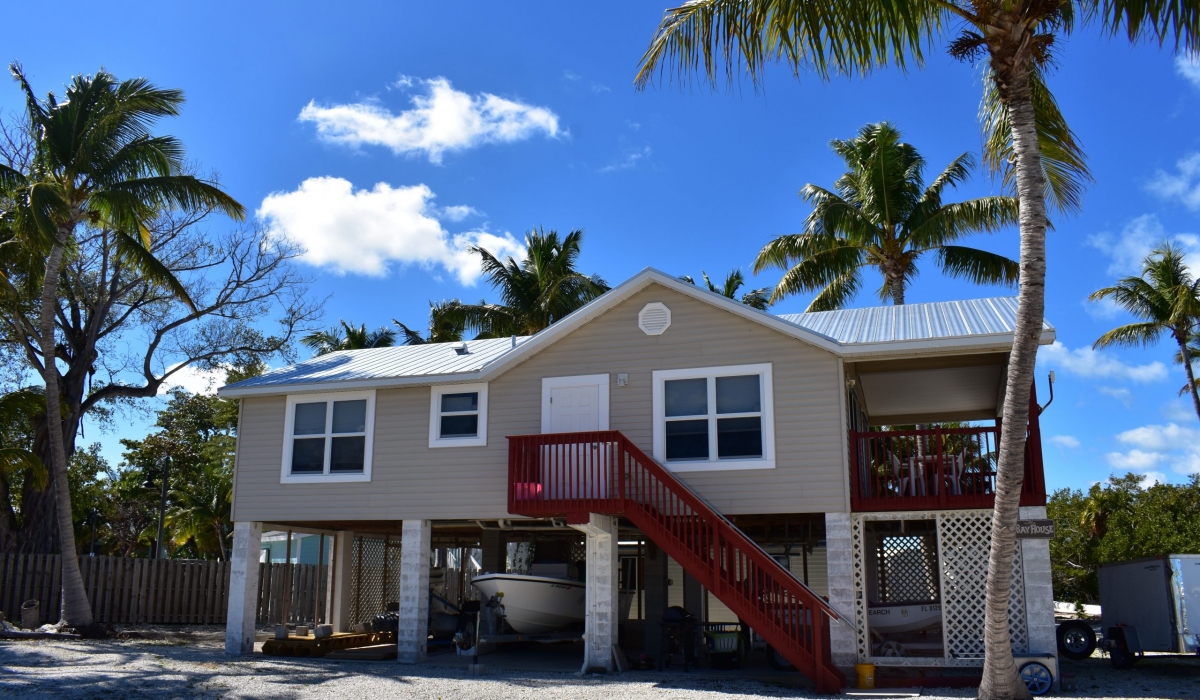 The Bay House sleeps 6 in 2 bedrooms (2 bathrooms) overlooking Florida Bay, and is a comfortable home-away-from-home for our long-term researchers.