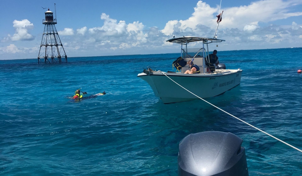 KML Research Vessel Mola Mola by the Tennesse Lighthouse